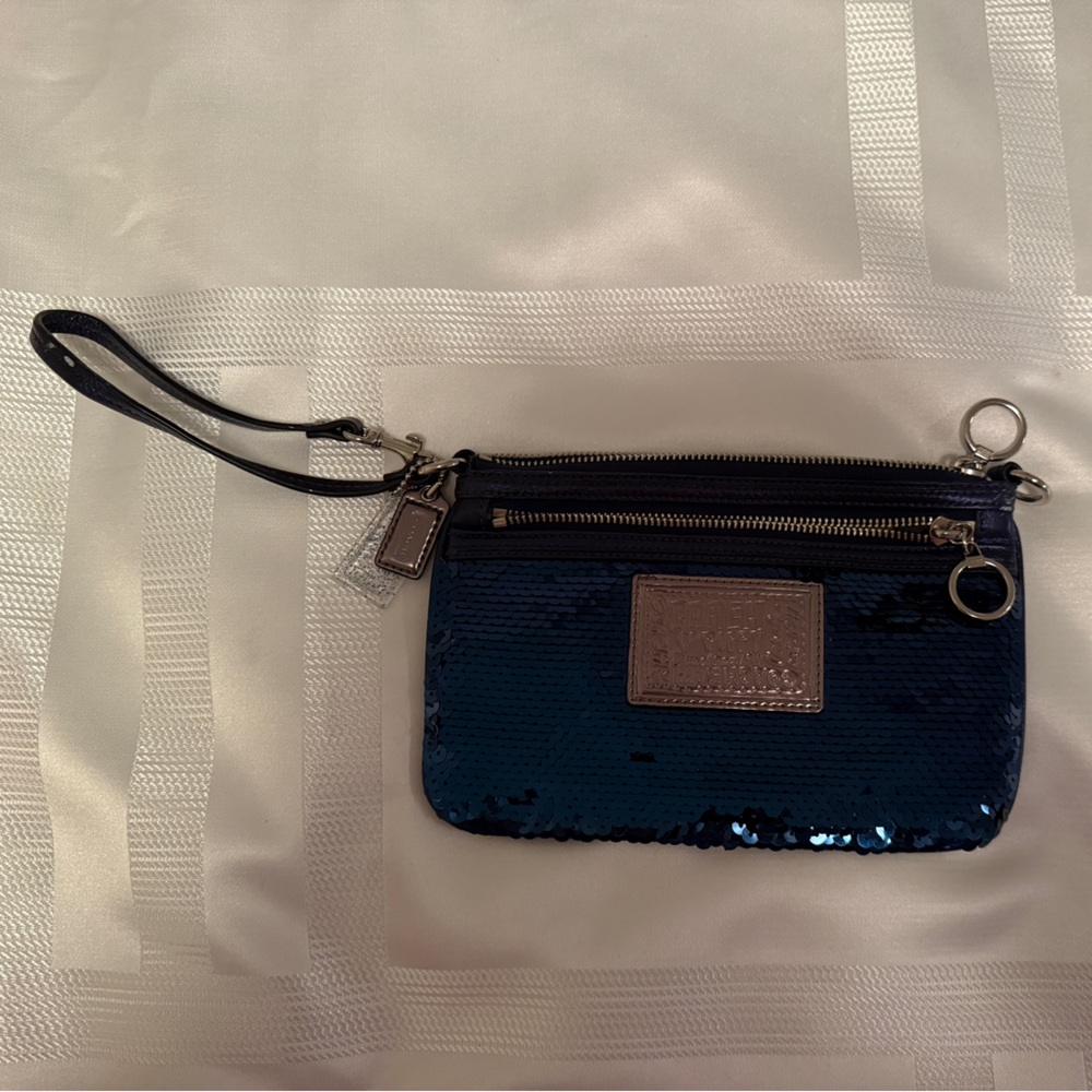 NWOT Coach Poppy Navy Sequin Wristlet with Silver Details